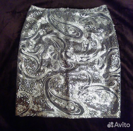 Юбка с пайетками новая