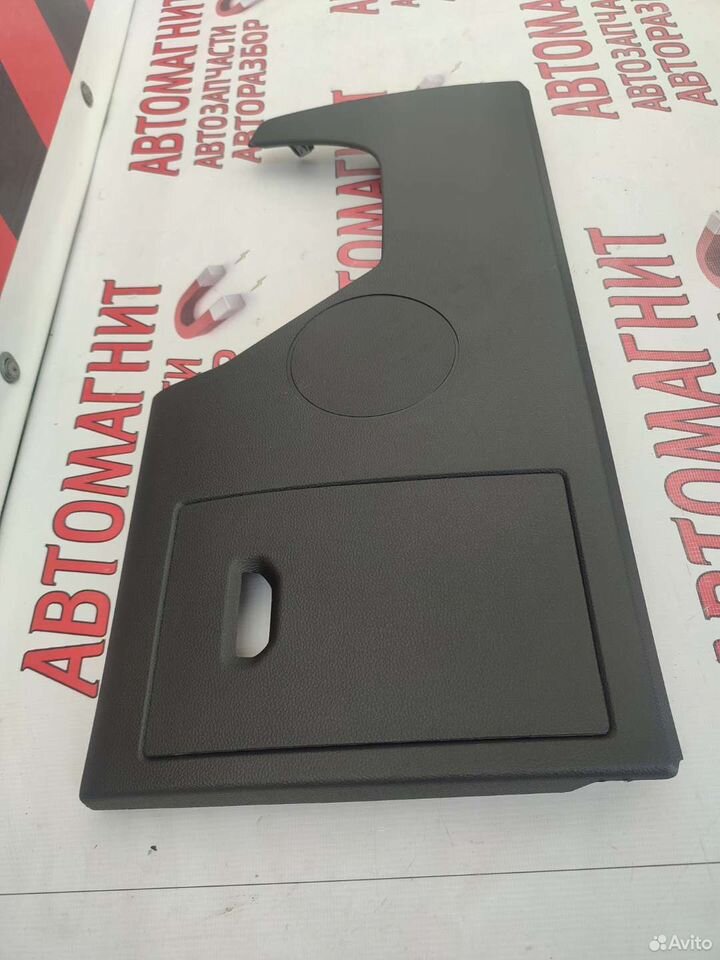 Накладка панели левая нижняя Рено Аркана