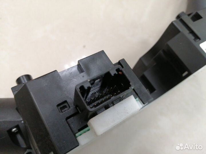 Подрулевой переключатель Renault Fluence седан