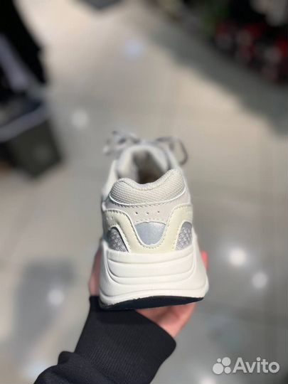 Кроссовки Adidas yeezy boost 700 v2