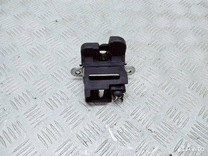 Замок багажника Volkswagen Golf 5 2007 3C9827645A