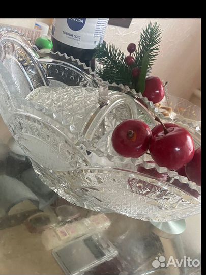 Посуда хрустальная много