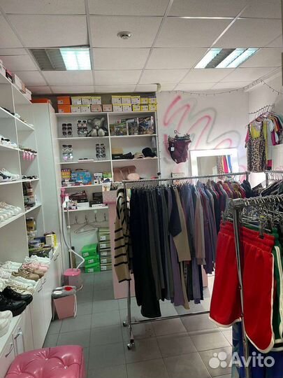 Шоурум магазин одежды и обуви