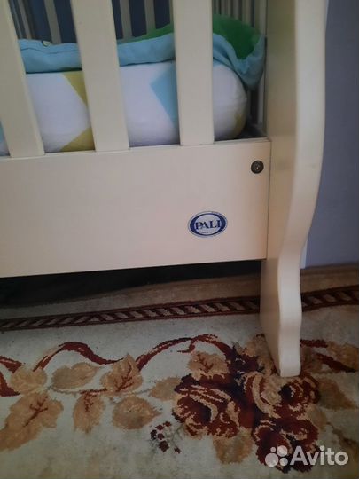 Детская кроватка с ящиком и матрасом