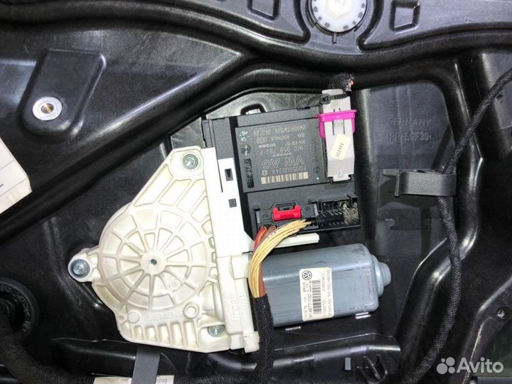 Дверь боковая передняя левая Volkswagen Passat Cc