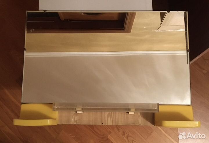 Зеркало в ванную с полочкой и мыльнецей