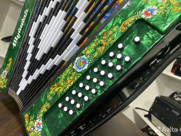 Шуйская гармонь с регистром и чешскими голосами