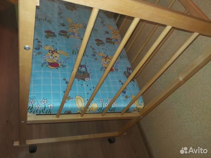 Детская кроватка с матрасом