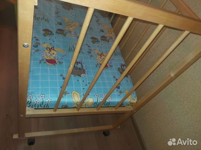Детская кроватка с матрасом