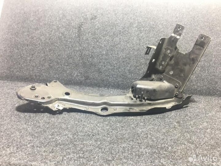 Кронштейн фар левый Mercedes-Benz W211 E-Class 20