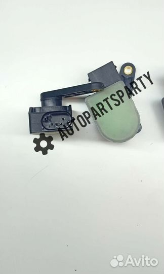 Датчик пневмоподвески Audi a6c5 Allroad