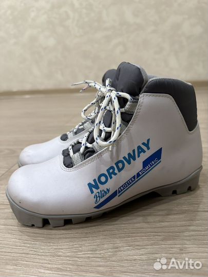 Лыжные ботинки