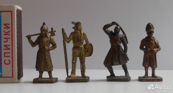 Фигурки из киндер-сюрпризов, тяжелый металл