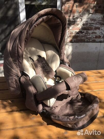 Коляска Zippi Tutis Pia (3 в 1)