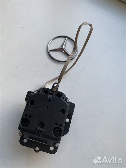 Блок управления мультимедиа центральной консоли Ме