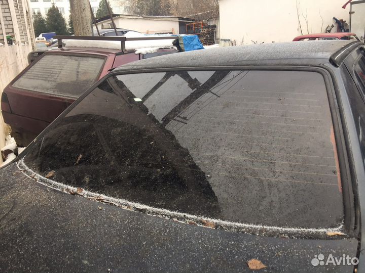 Заднее стекло Volkswagen Jetta 2