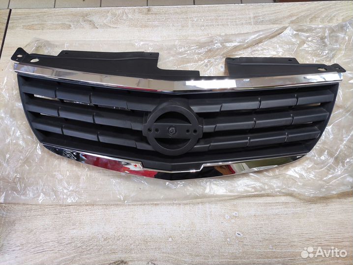 Решетка радиатора с хромом Nissan Almera Classic