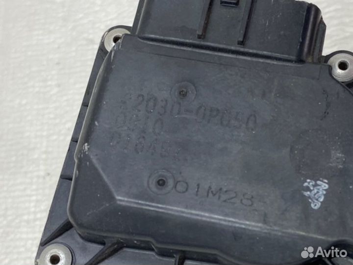 Дроссельная заслонка Toyota Camry V50/V55 2grfe