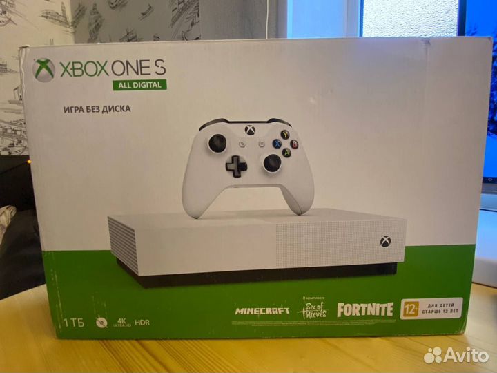 Xbox One s all digital на 1 Tb + стоющие игры