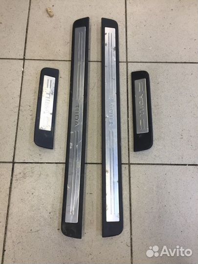 Накладка порога Nissan Tiida C11 HR 16 2008