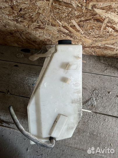 Расширительный бачок Nissan Stagea M35