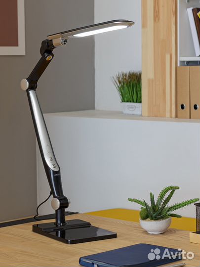 Светильник настольный светодиодный