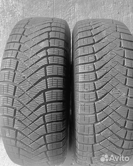 Pirelli Ice Zero 215/65 R16