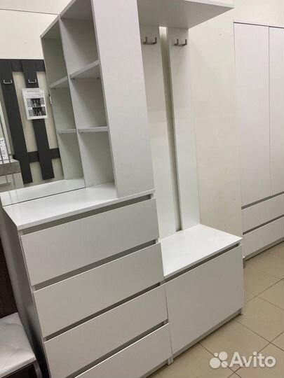 Прихожая белая симпл