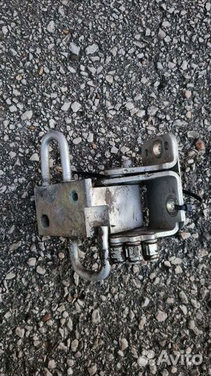 Петля двери передней правой Бора Гольф-4