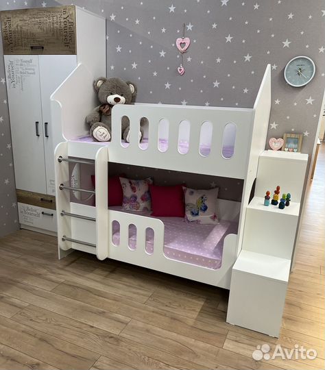 Двухъярусная кровать домик