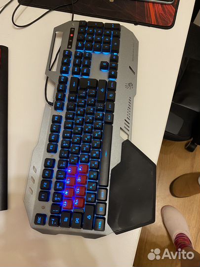 Игровая клавиатура с подсветкой