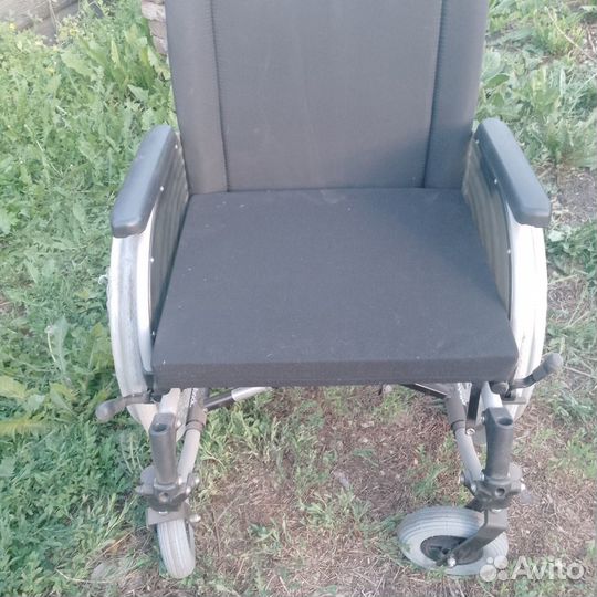 Кресло-коляска для малоподвижных людей