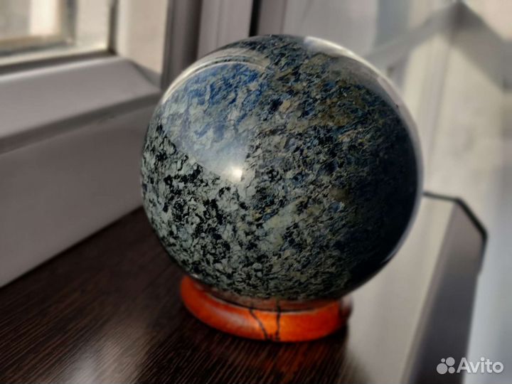 Камни и минералы коллекция