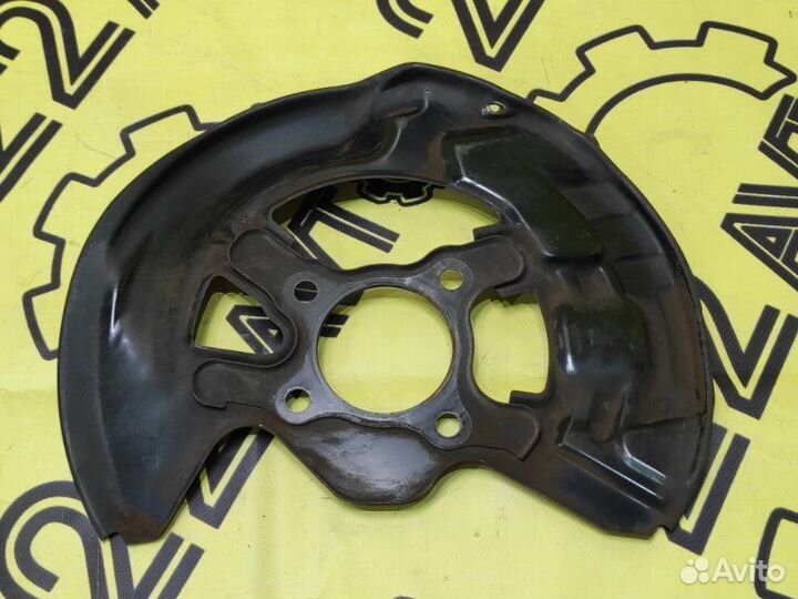 Щиток тормозного механизма передний правый Lexus