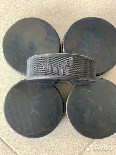 Хоккейные шайбы кхл коробка 100 штук