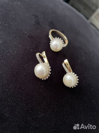 Золотые серьги с жемчугом и бриллиантами