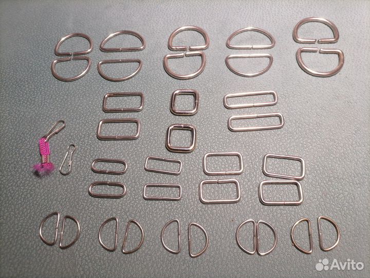 Фурнитура: пряжки, карабины от