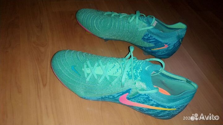 Футбольные бутсы nike phantom