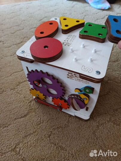 Бизикубик Бизиборд