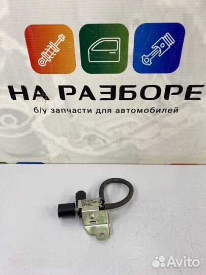 Вакуумный клапан Toyota Land Cruiser 200