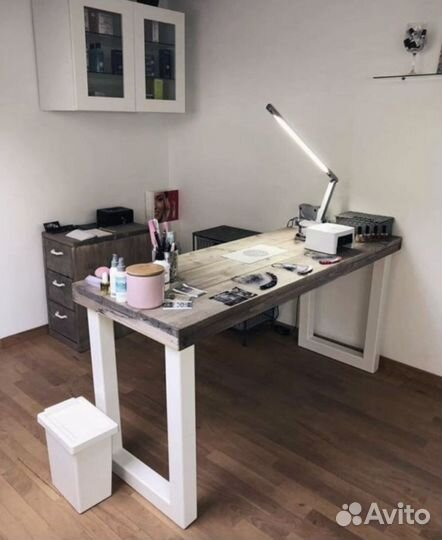 Стол для маникюрного салона
