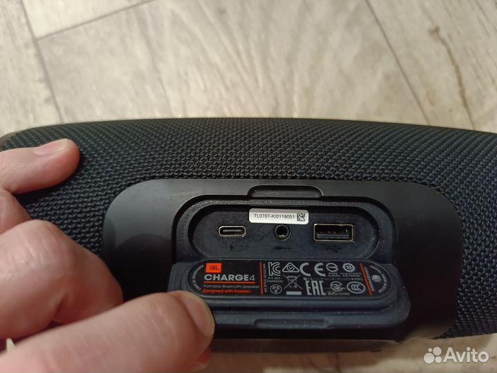 Колонка jbl charge 4