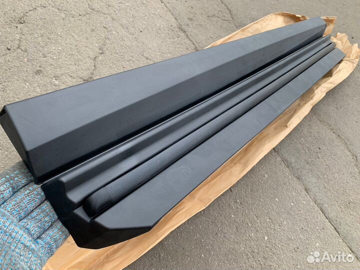 Накладка двери передней правой RX 4