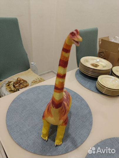 Динозавр пластик