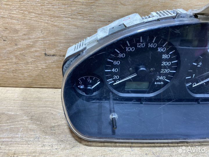 Панель приборов Mitsubishi Carisma бензин 772204