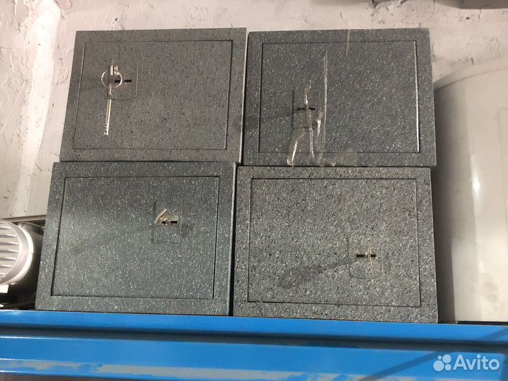 Сейф металлический