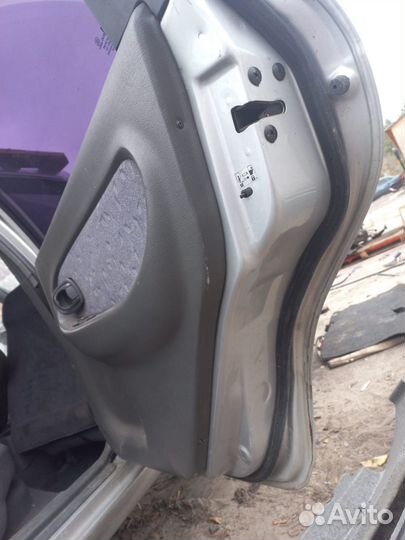 Задняя правая дверь Kia Spectra