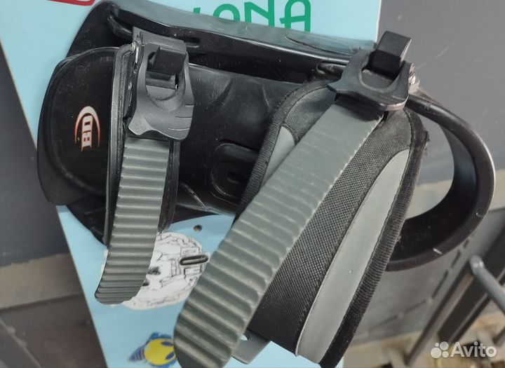 Сноуборд с креплениями и ботинками