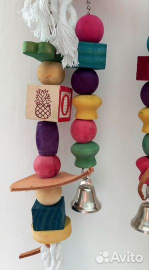 Игрушка для попугаев