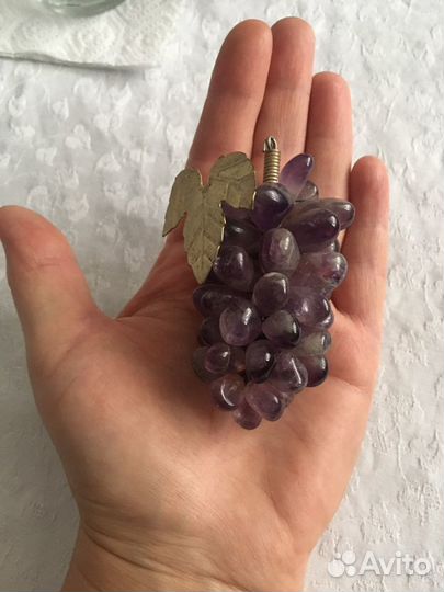 Виноградные гроздья из натурального камня